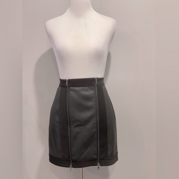 BCBG MAXAZRIA LEATHER SKIRT - Picture 1 of 5